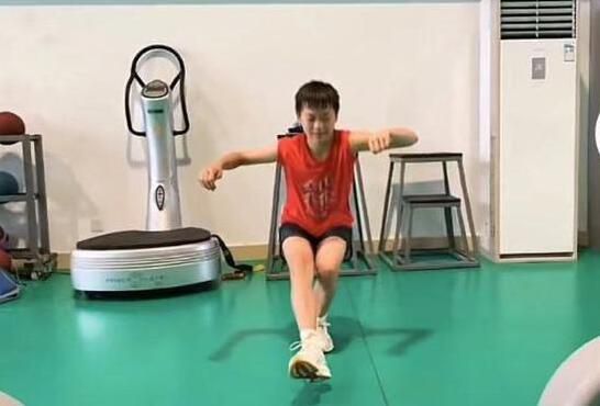 此时的费建中，确实已到了垂死边缘，只剩下最后一丝微弱的气息吊着。